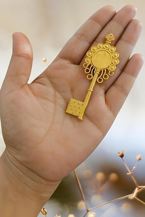 Kuber Kunji Key for Money and Prosperity | Original Brass Vastu & Feng Shui Key | Wealth & Good Luck Symbol | Home & Office Décor | Ideal Gift